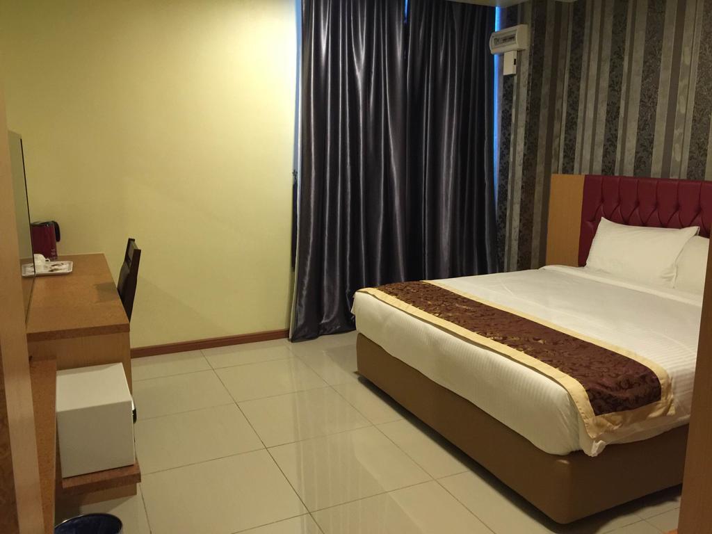 Prince33 Hotel Johor Bahru Room photo